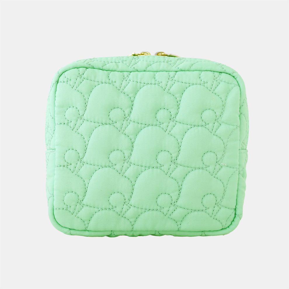 Animal Crossing: New Horizons - A convenient leaf-patterned quilted daily pouch book