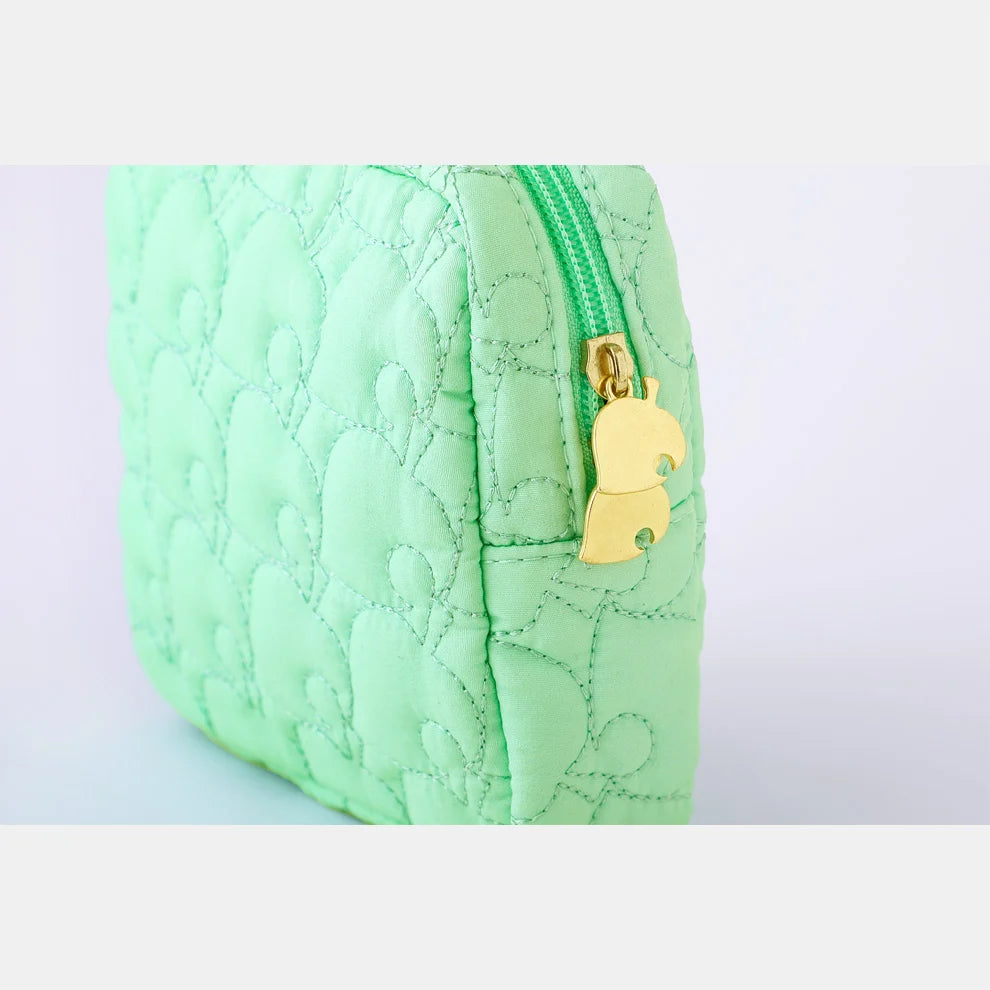 Animal Crossing: New Horizons - A convenient leaf-patterned quilted daily pouch book